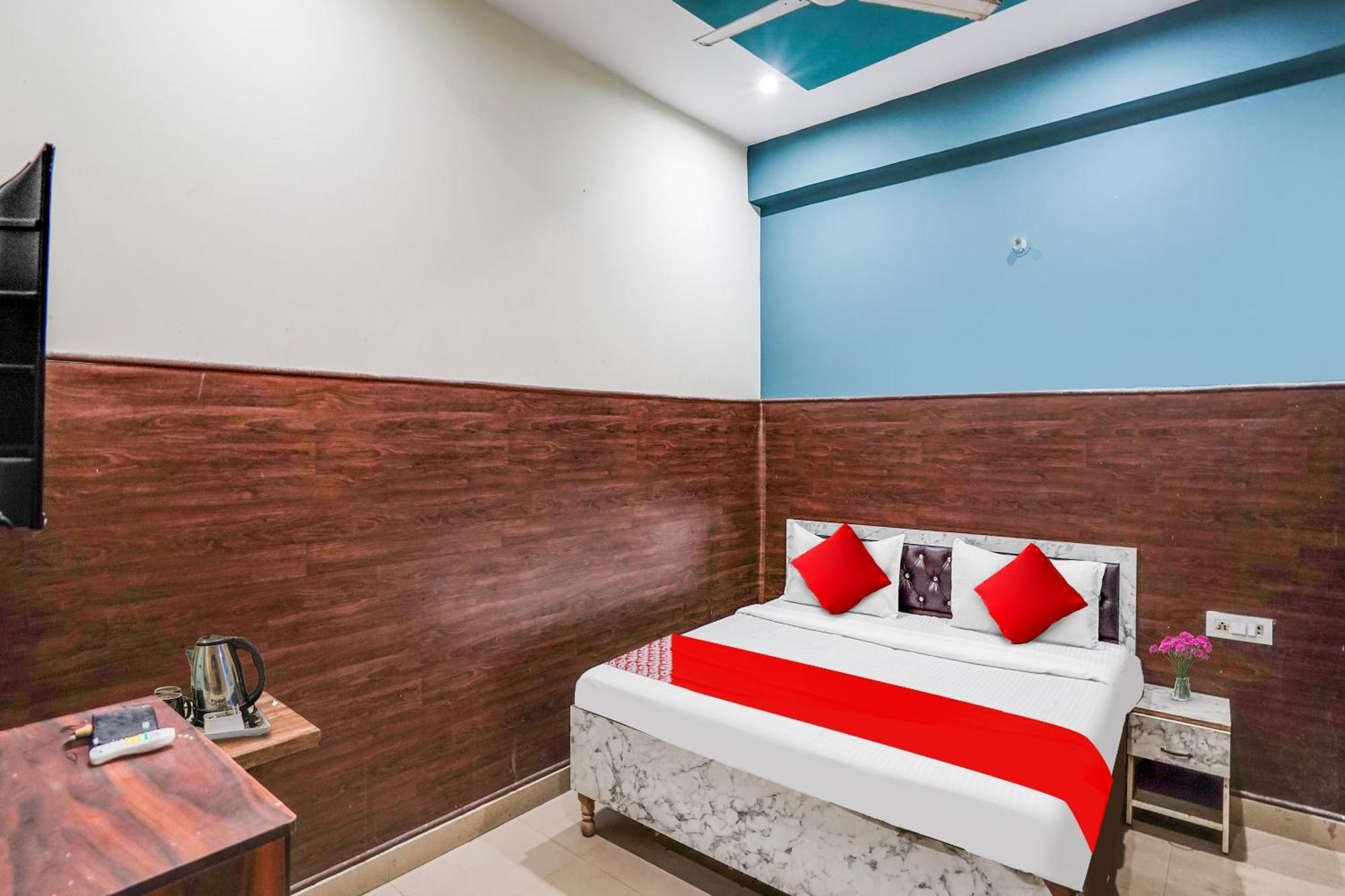 Hotel O Dream Palace Inn Noida Exterior photo